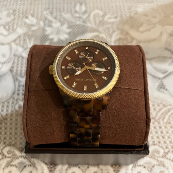 Michael Kors tortoise shell watch - Picture 2 of 3